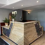 فندق Logis - La Petite Rade 3*
