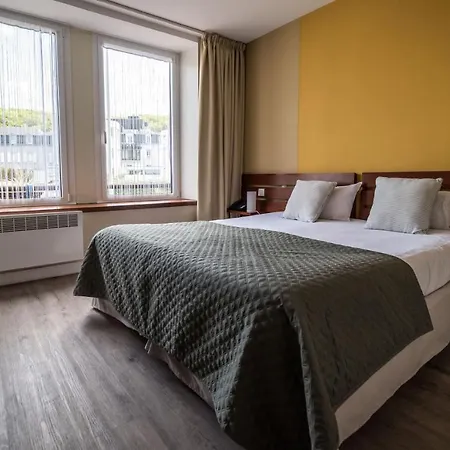 Logis - La Petite Rade Hotel Le Havre