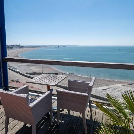 Hotel Logis - La Petite Rade