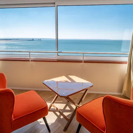 Logis - La Petite Rade Hotel