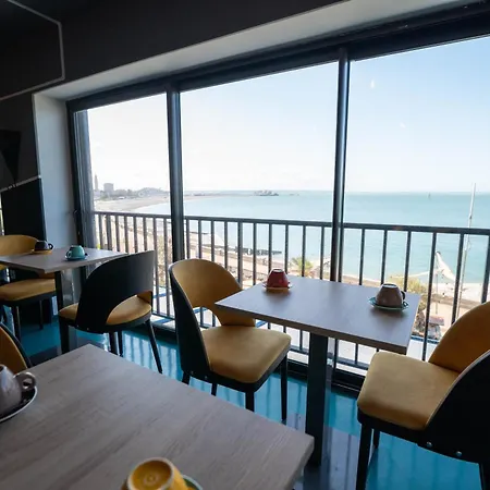 Logis - La Petite Rade Hotel