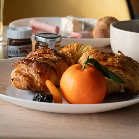 Hotel Logis - La Petite Rade