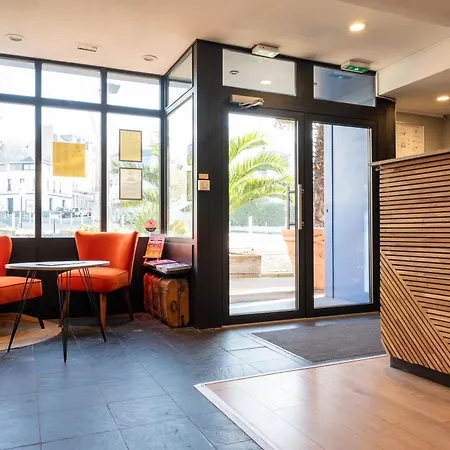 Hotel Logis - La Petite Rade 3*