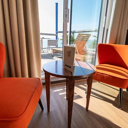 Hotel Logis - La Petite Rade 3*