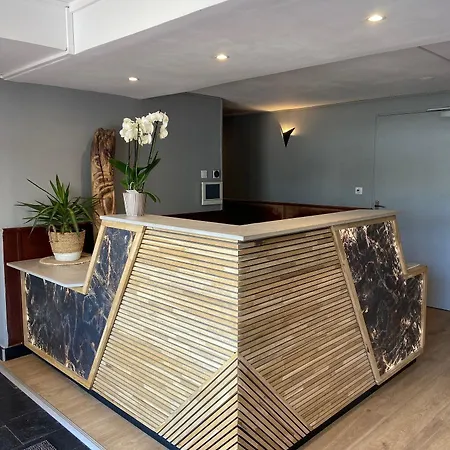 Hotel Logis - La Petite Rade 3*