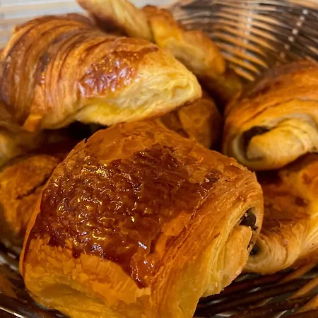 Hotel Logis - La Petite Rade