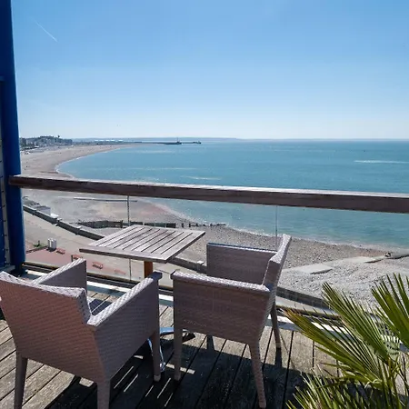 Hotel Logis - La Petite Rade 3*