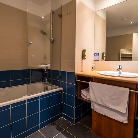 Logis - La Petite Rade Hotel Le Havre