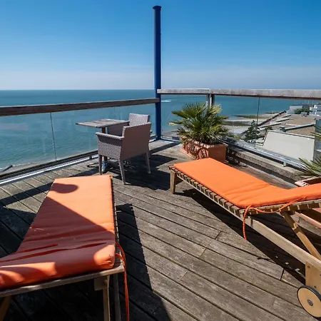 Logis - La Petite Rade Hotel 3*