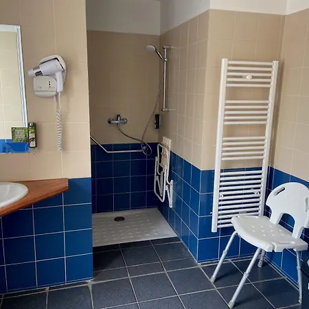 Logis - La Petite Rade Hotel Le Havre