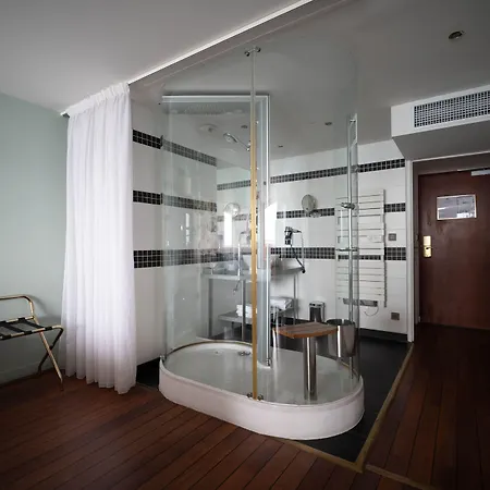 Hotel Logis - La Petite Rade