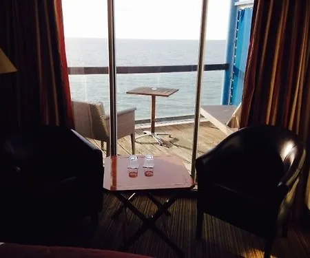 Hotel Logis - La Petite Rade 3*