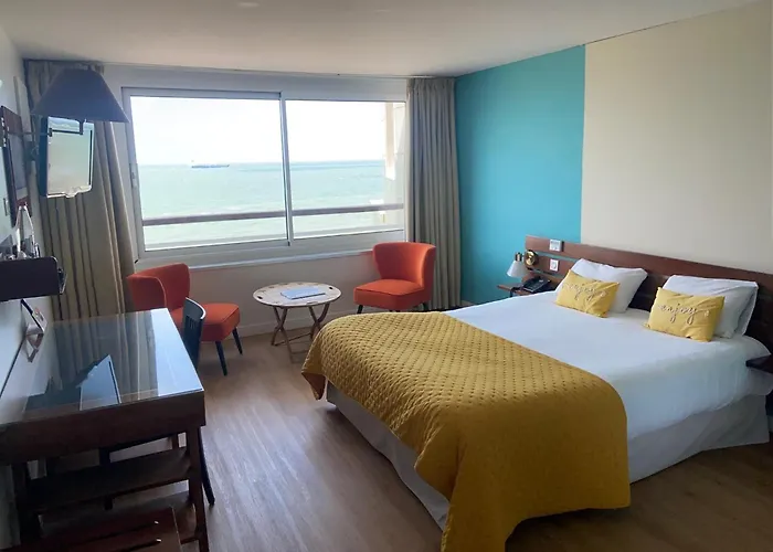 Hotel Logis - La Petite Rade