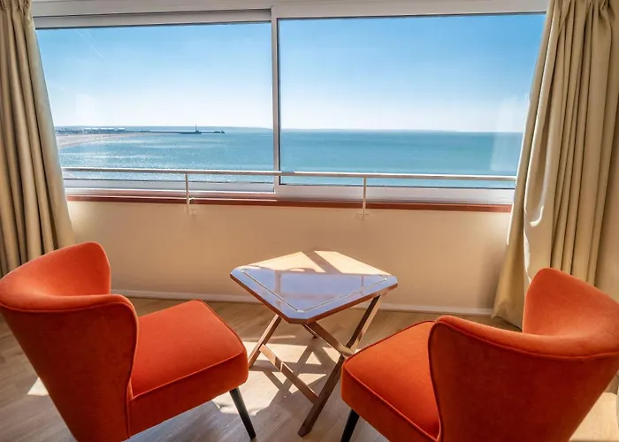 Logis - La Petite Rade Hotel