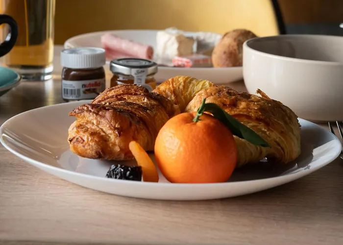 Hotel Logis - La Petite Rade