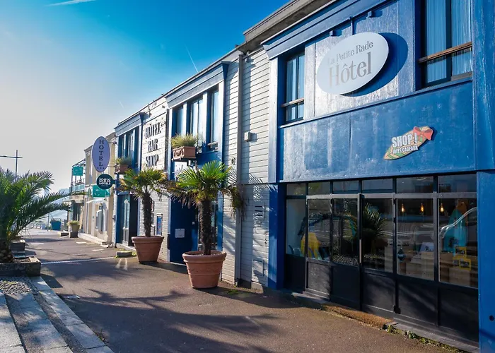 Hotel Logis - La Petite Rade