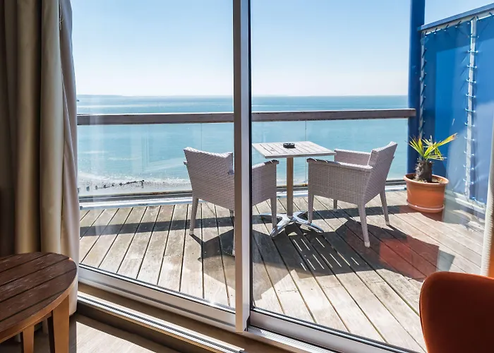 Logis - La Petite Rade Hotel 3*