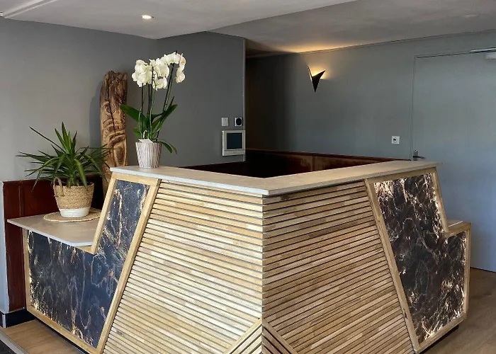 Hotel Logis - La Petite Rade 3*