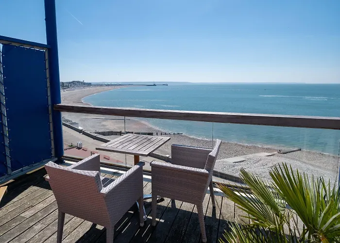 Hotel Logis - La Petite Rade 3*