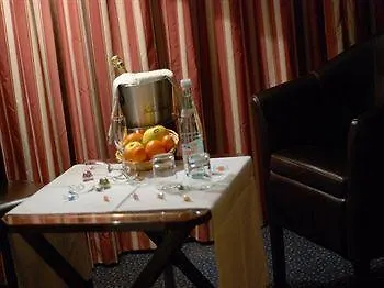 Logis - La Petite Rade Hotel Le Havre